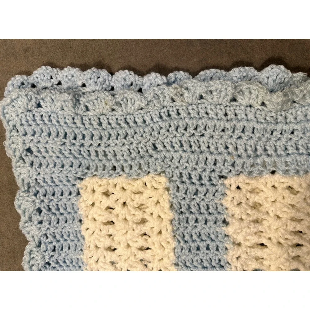 Handmade Crochet Baby Blanket Light Blue White Checkered Scalloped Edge 28x36‎